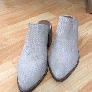 Shoes with 2inch heel